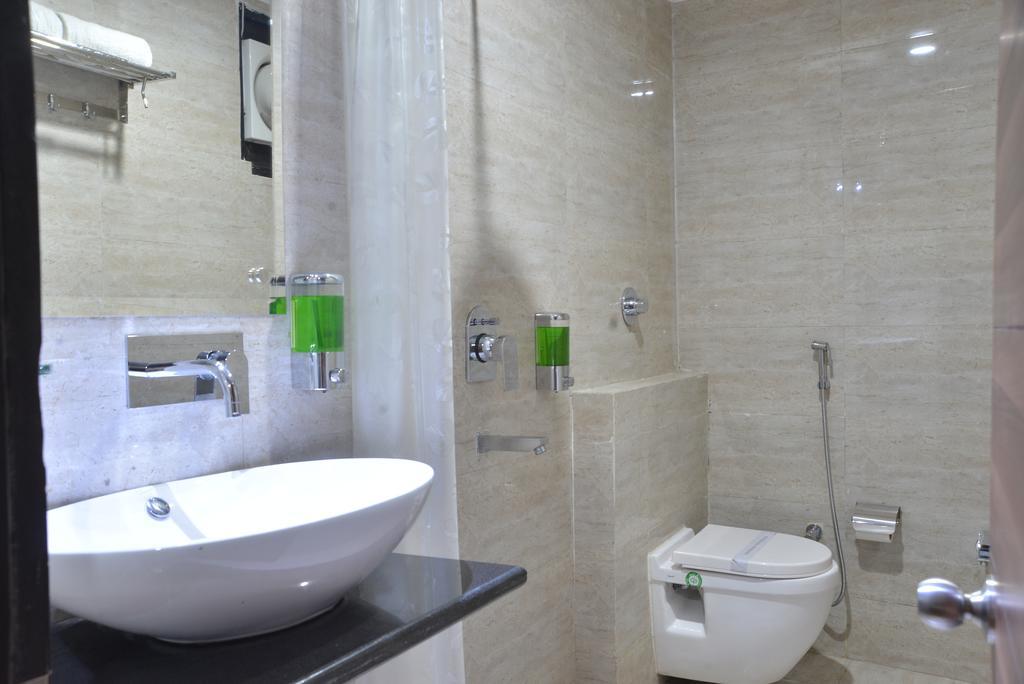 Geetika Galaxy Hotel 坎普尔 外观 照片